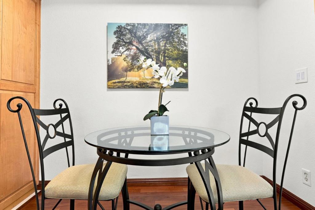 194 Colonade Square Property Photo 15