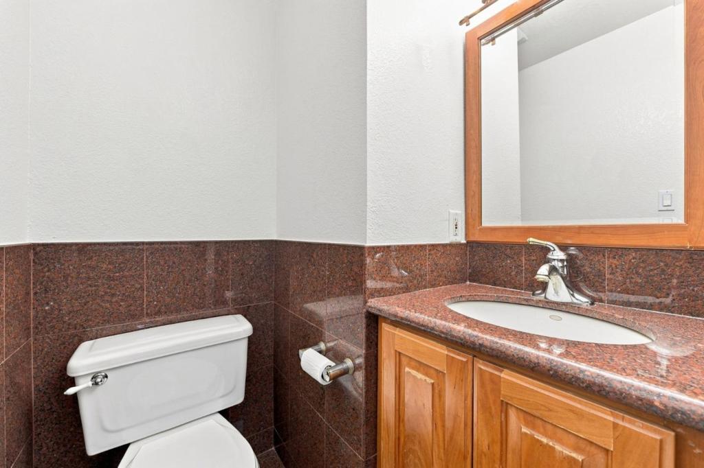 194 Colonade Square Property Photo 17