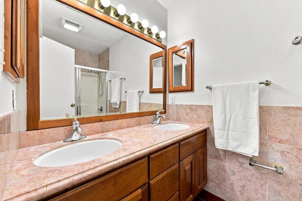 194 Colonade Square Property Photo 22