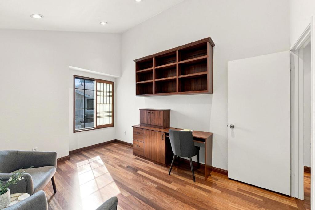 194 Colonade Square Property Photo 24