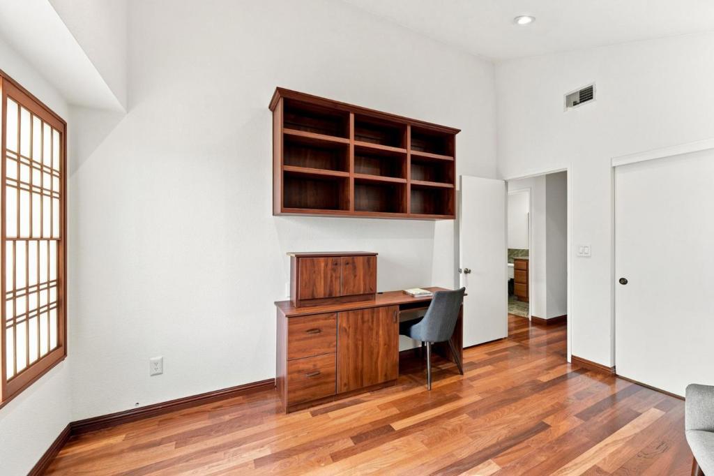 194 Colonade Square Property Photo 26