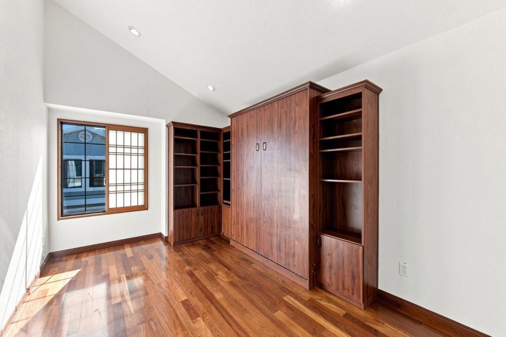 194 Colonade Square Property Photo 27