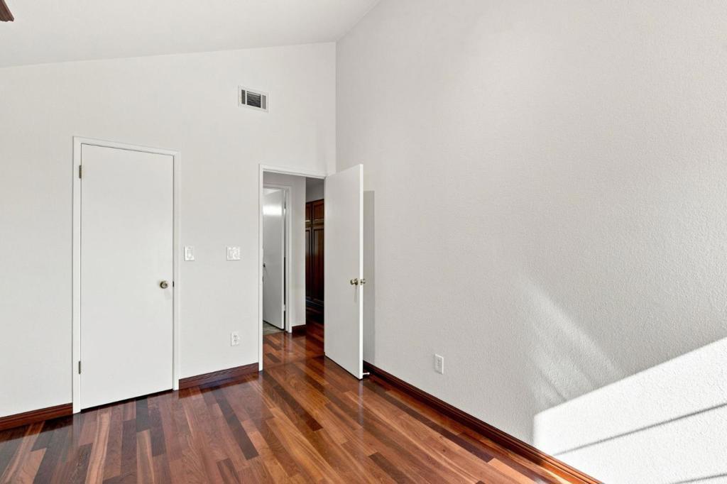 194 Colonade Square Property Photo 31