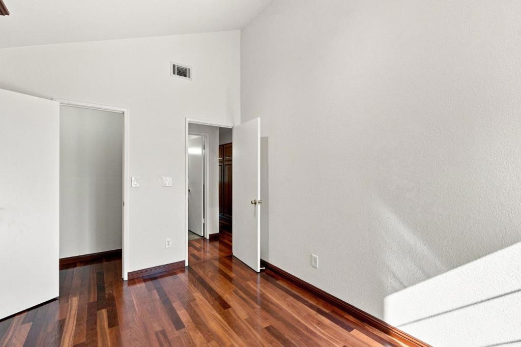 194 Colonade Square Property Photo 32