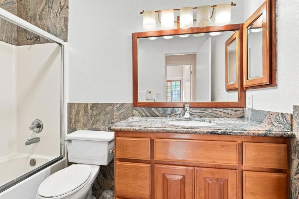 194 Colonade Square Property Photo 33