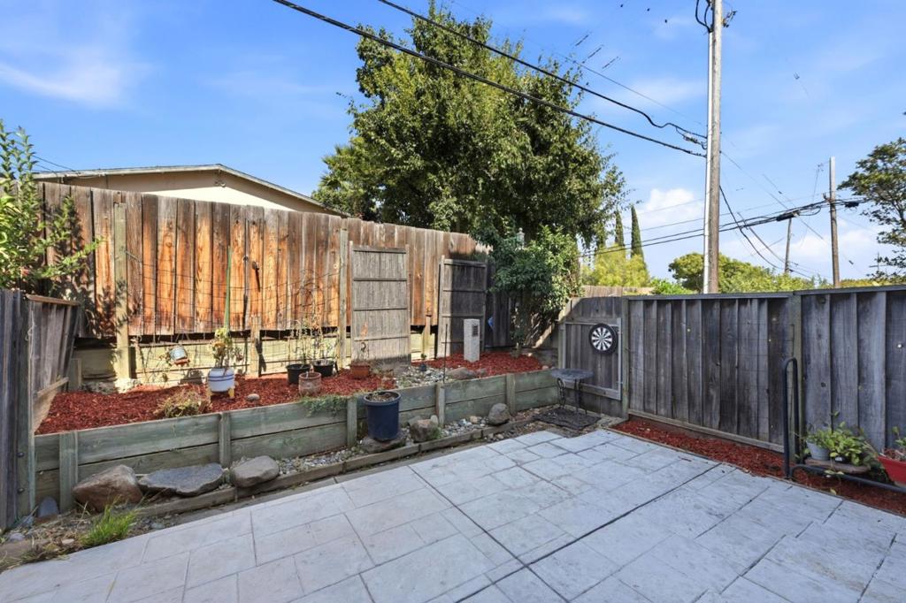 194 Colonade Square Property Photo 34