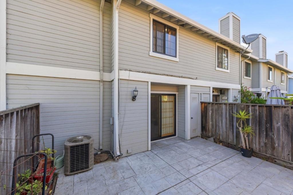 194 Colonade Square Property Photo 36