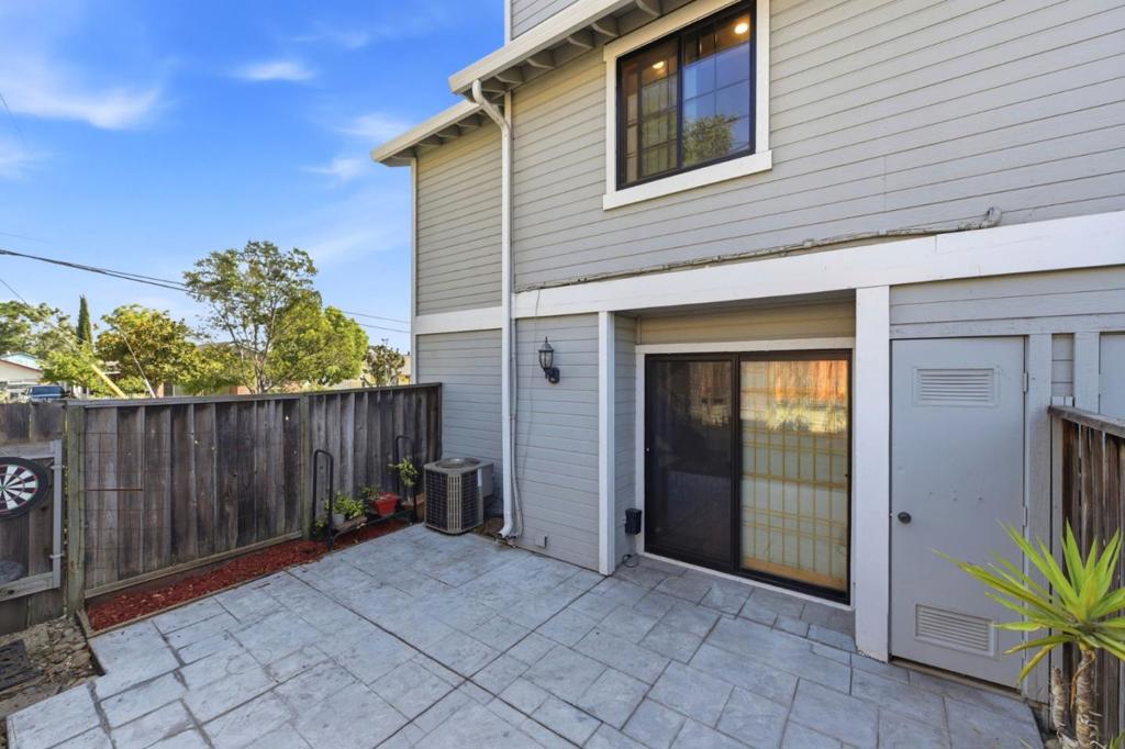 194 Colonade Square Property Photo 38