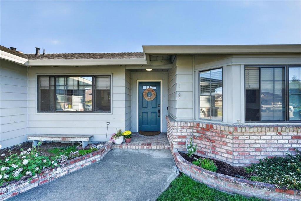 1194 Loyola Drive Property Photo 1
