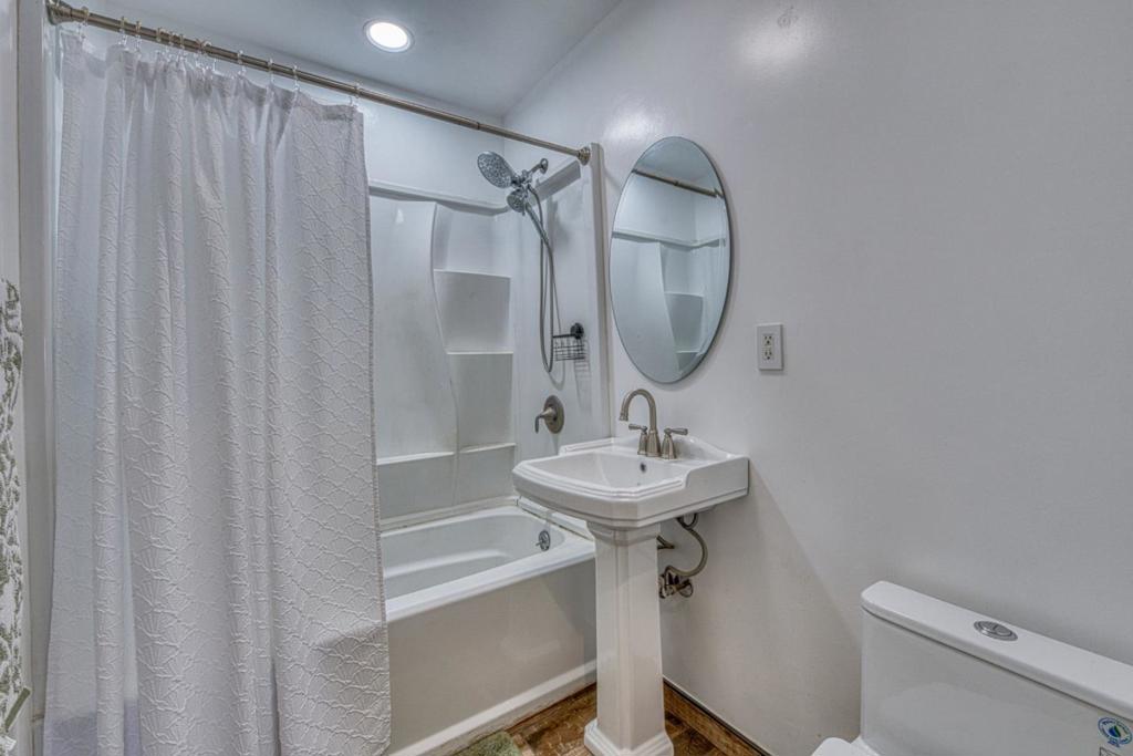 10941 Axtell Street Property Photo 18