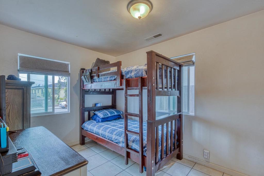10941 Axtell Street Property Photo 19