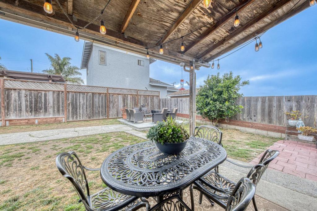 10941 Axtell Street Property Photo 22