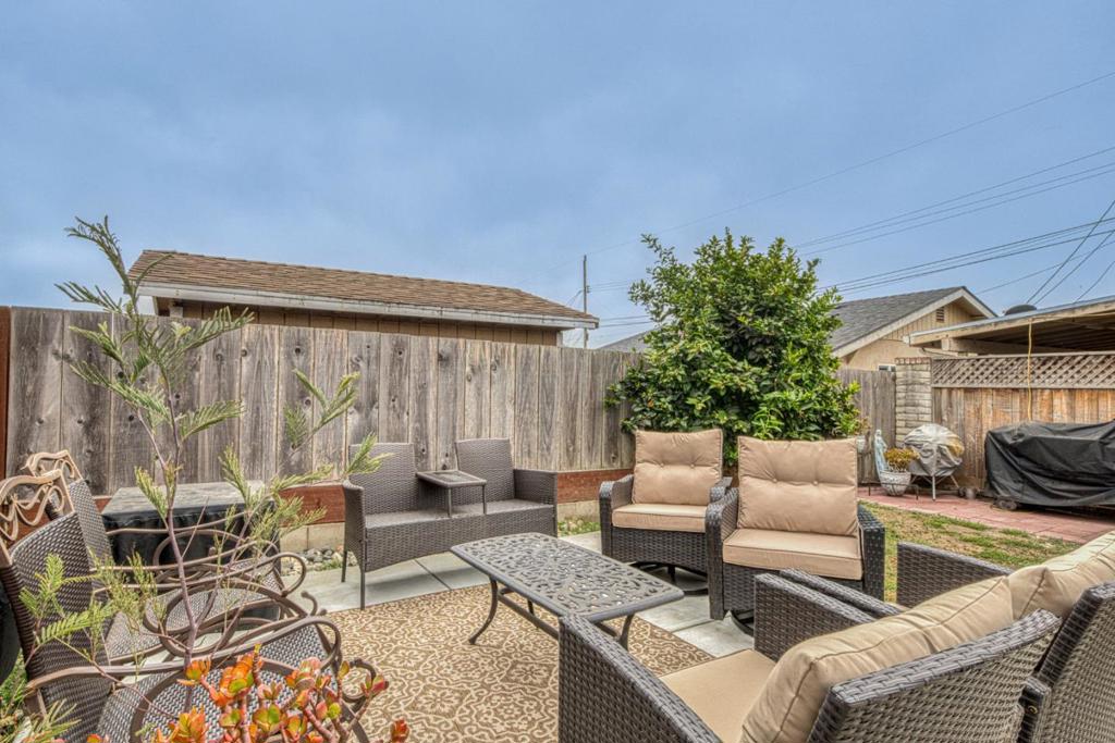 10941 Axtell Street Property Photo 24