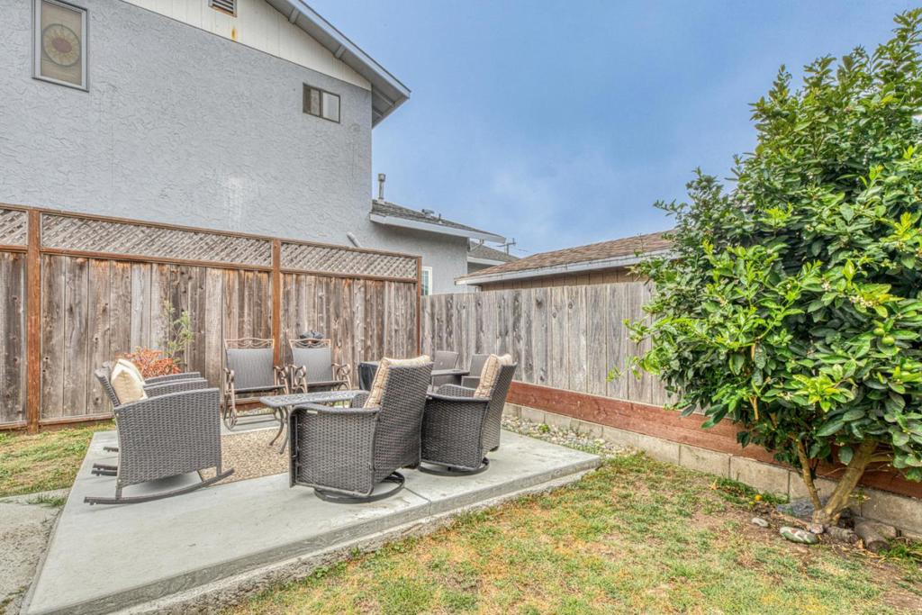 10941 Axtell Street Property Photo 25