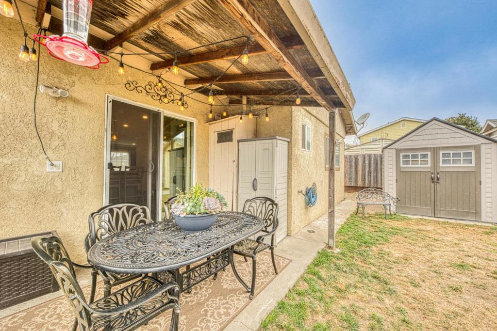 10941 Axtell Street Property Photo 26
