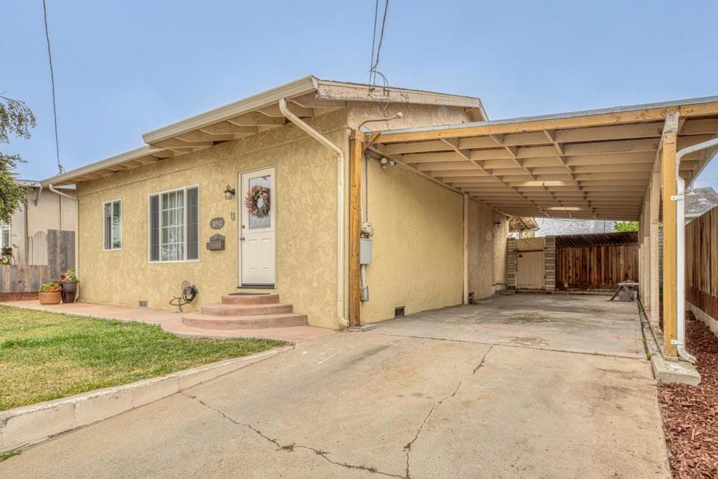 10941 Axtell Street Property Photo 28