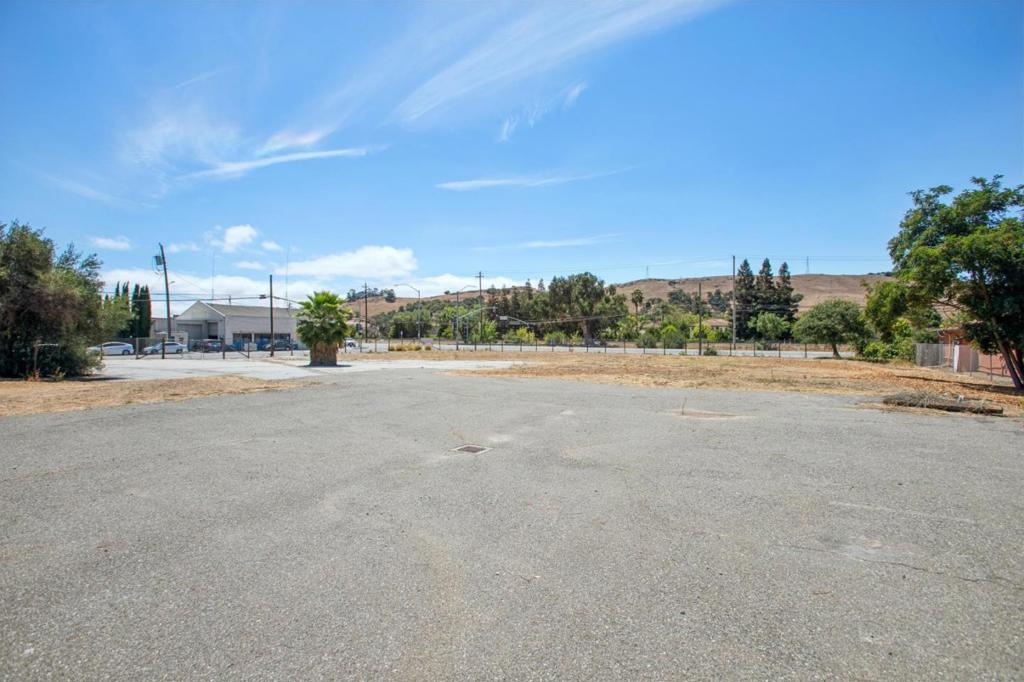 25 Peebles Avenue Property Photo 22