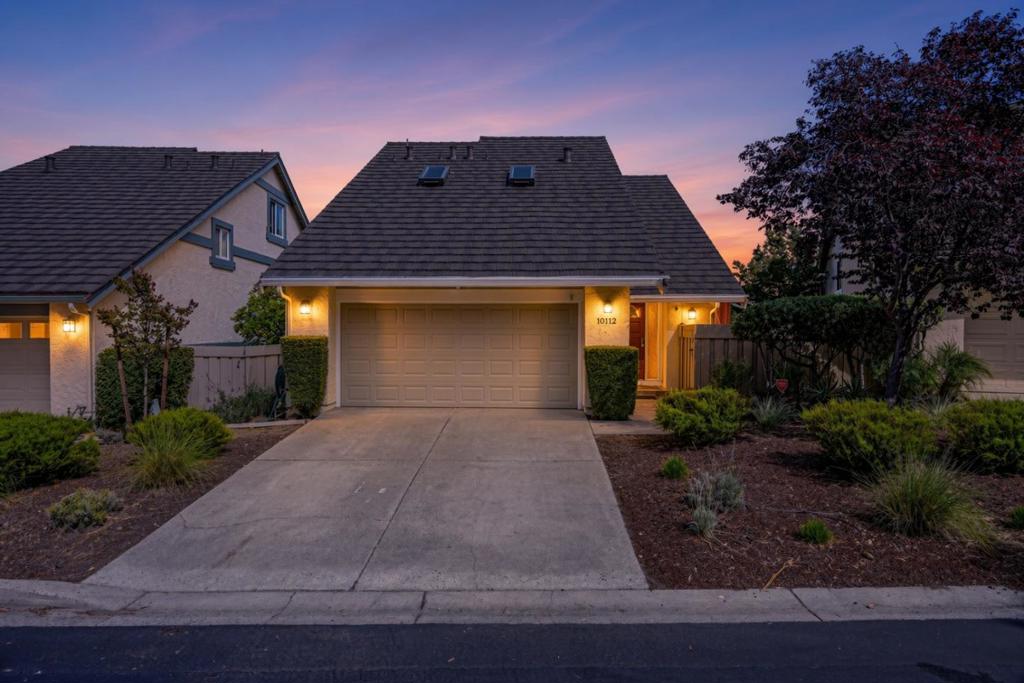 10112 Adelheid Property Photo 1
