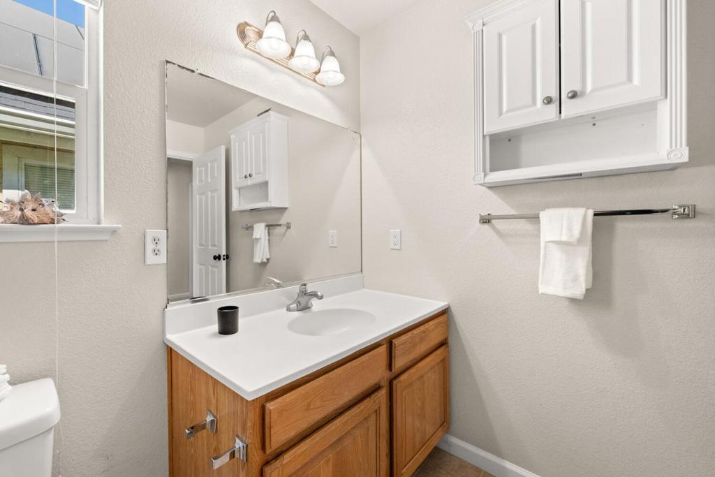 2099 Hartford Drive 8 Property Photo 3