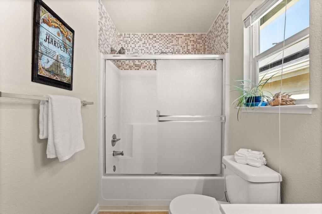 2099 Hartford Drive 8 Property Photo 4