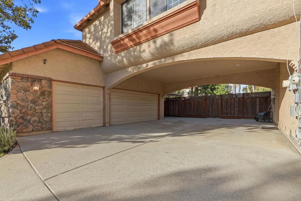17520 Serene Drive Property Photo 6