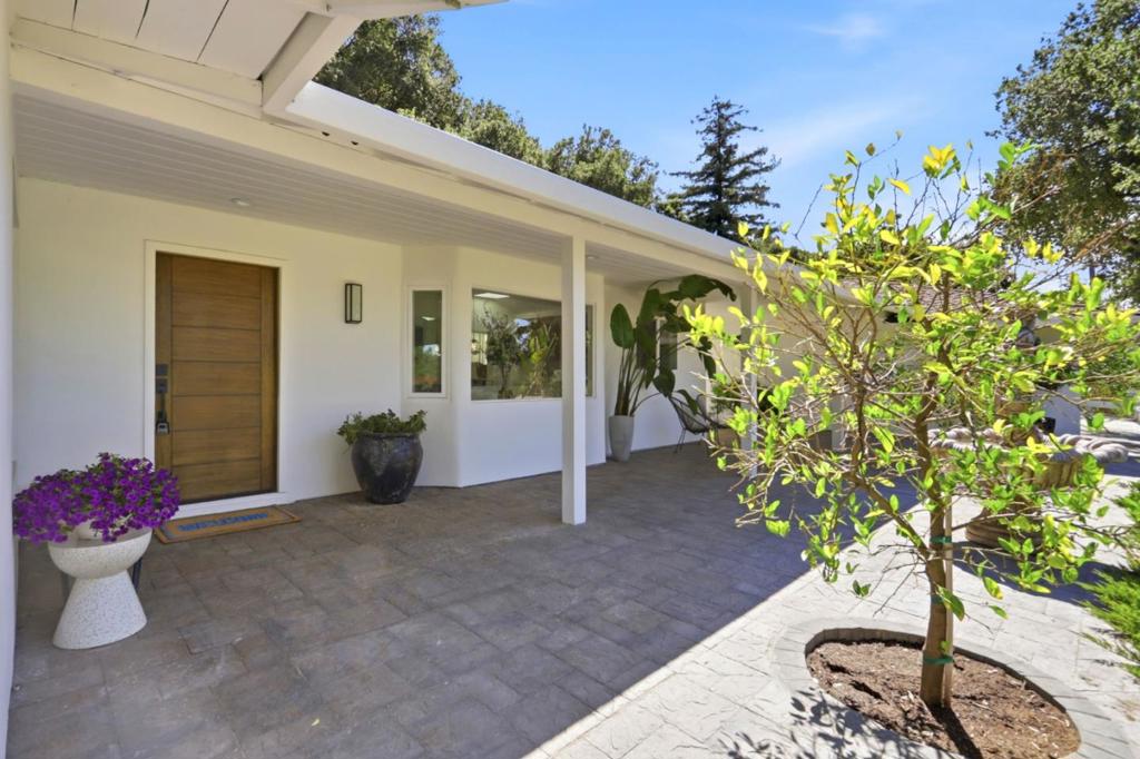 15560 Blossom Hill Road Property Photo 4