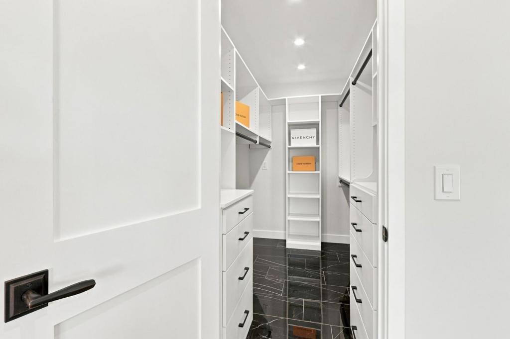 15560 Blossom Hill Road Property Photo 32