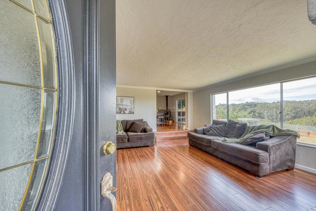 16985 Forrest Lane B Property Photo 6