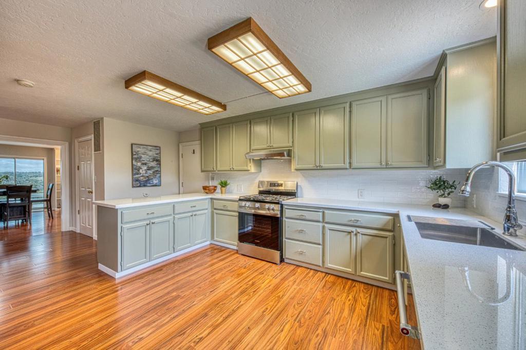 16985 Forrest Lane B Property Photo 7