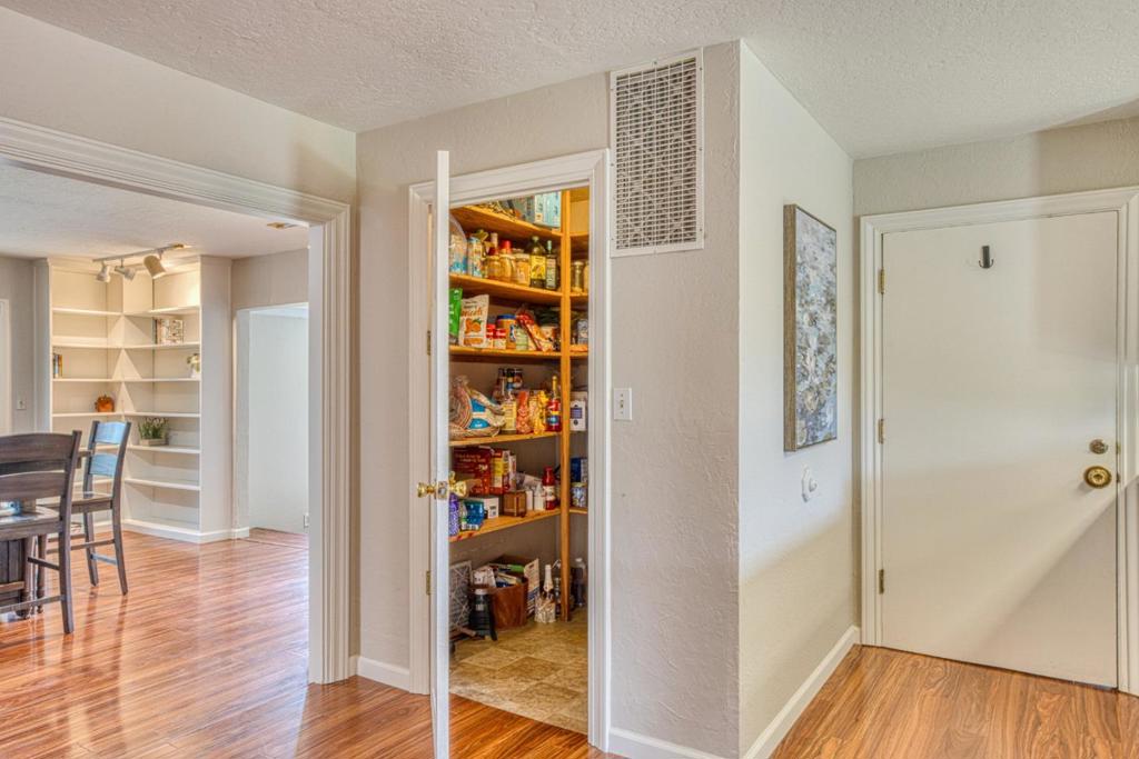 16985 Forrest Lane B Property Photo 9