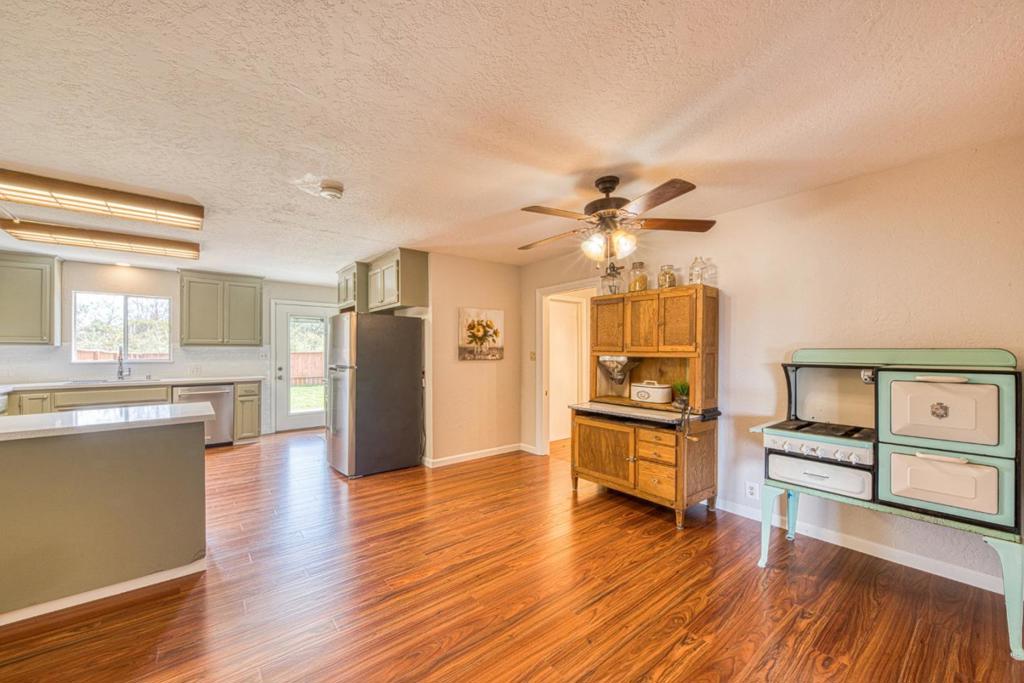 16985 Forrest Lane B Property Photo 10