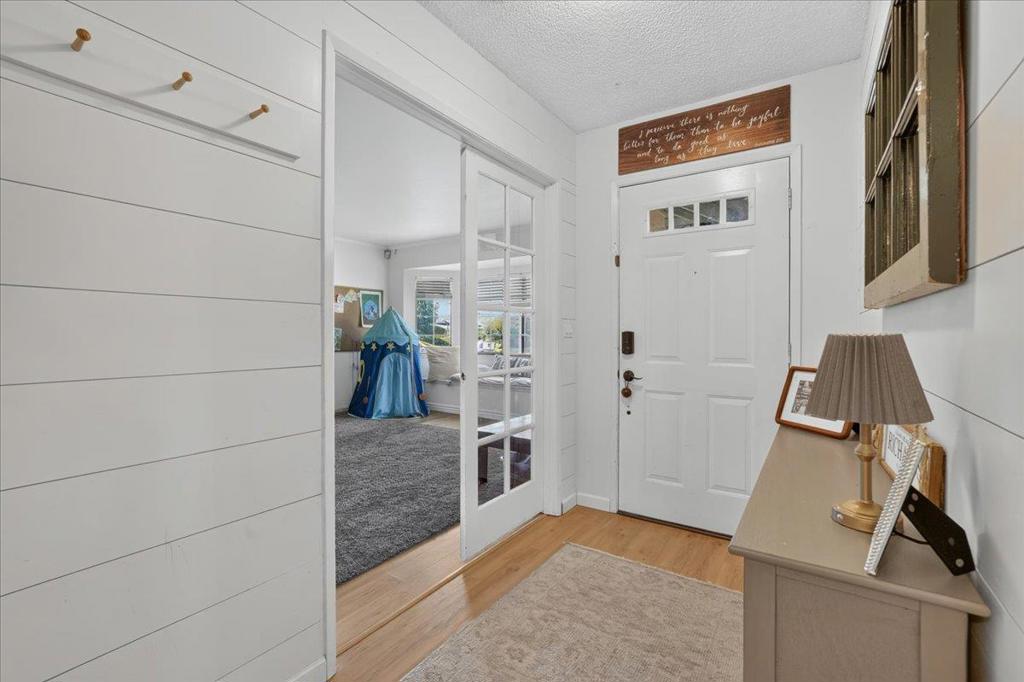 1194 Loyola Drive Property Photo 5
