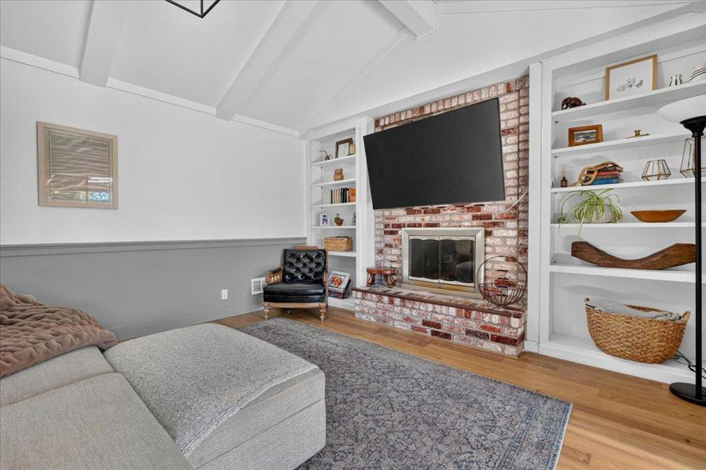 1194 Loyola Drive Property Photo 8