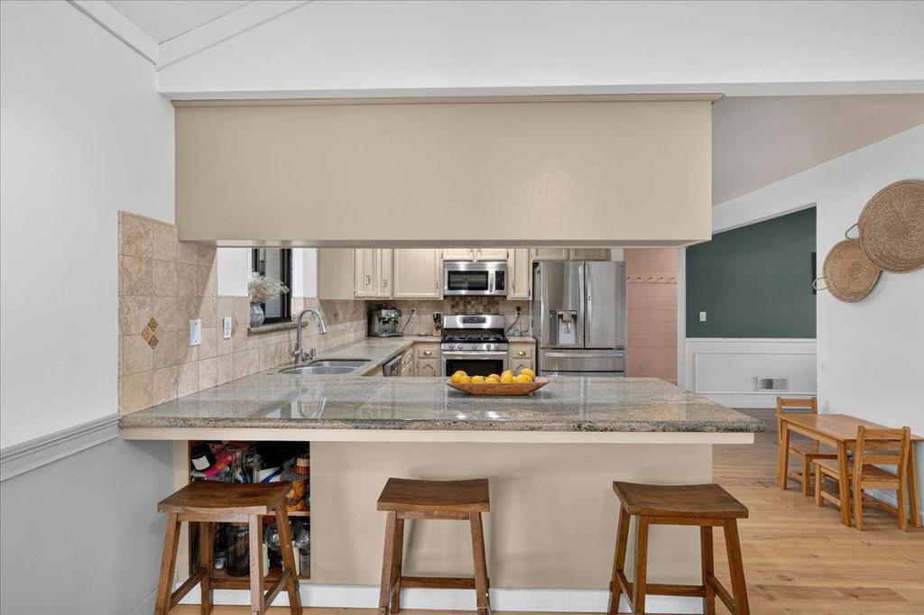 1194 Loyola Drive Property Photo 9