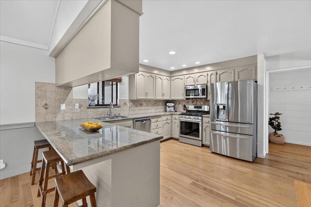 1194 Loyola Drive Property Photo 10