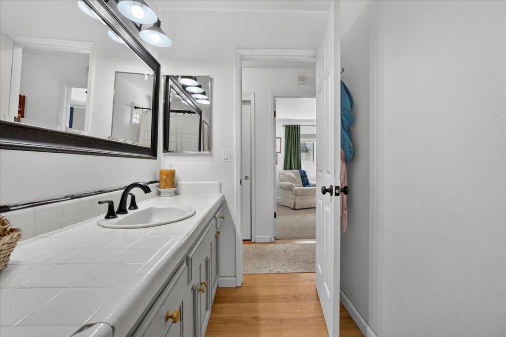 1194 Loyola Drive Property Photo 30