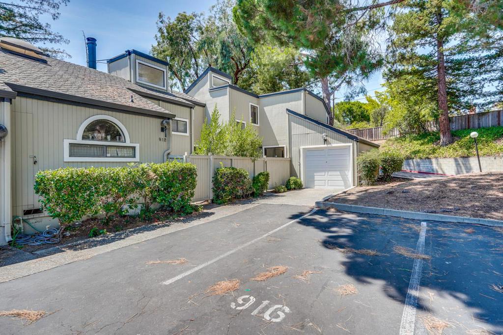 916 Rosette Terrace Property Photo 2