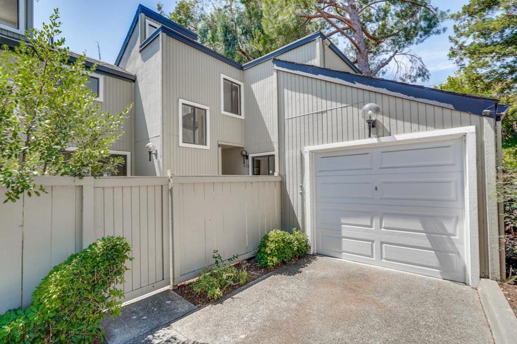 916 Rosette Terrace Property Photo 3