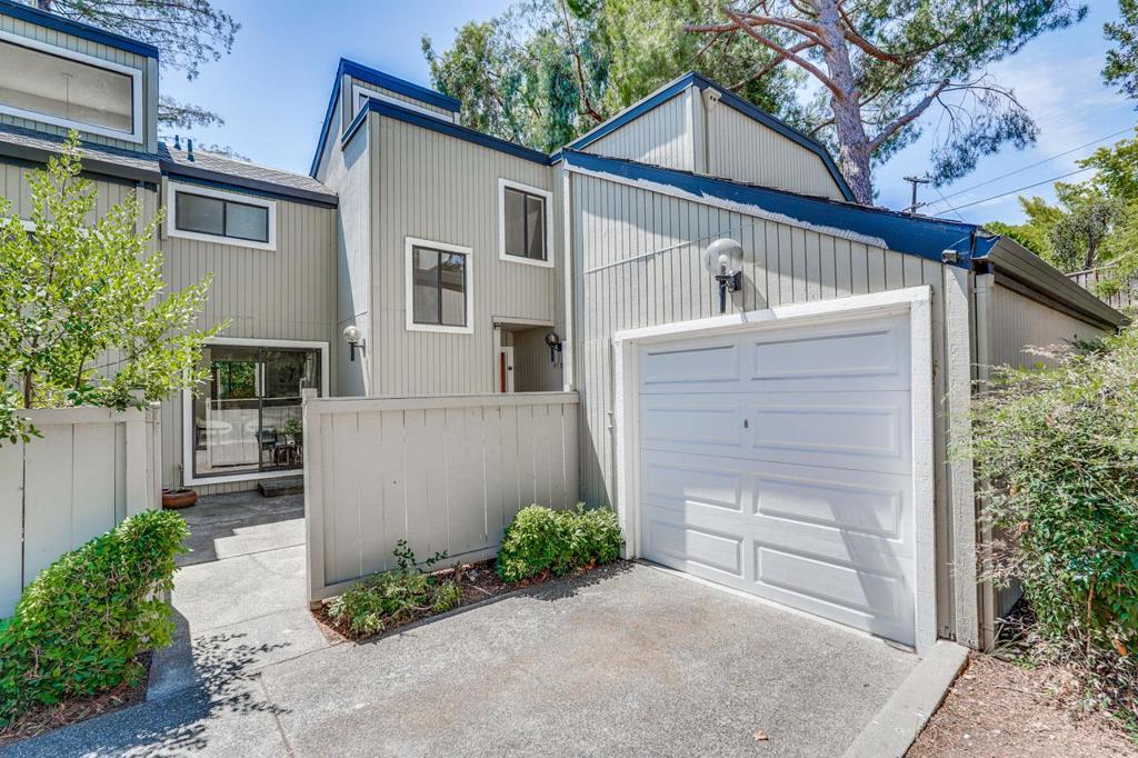 916 Rosette Terrace Property Photo 4