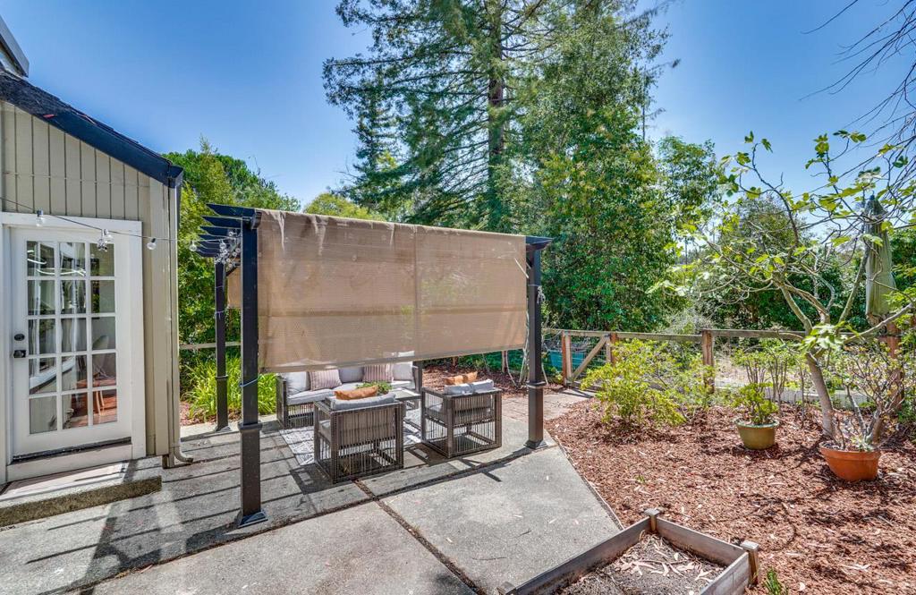 916 Rosette Terrace Property Photo 8