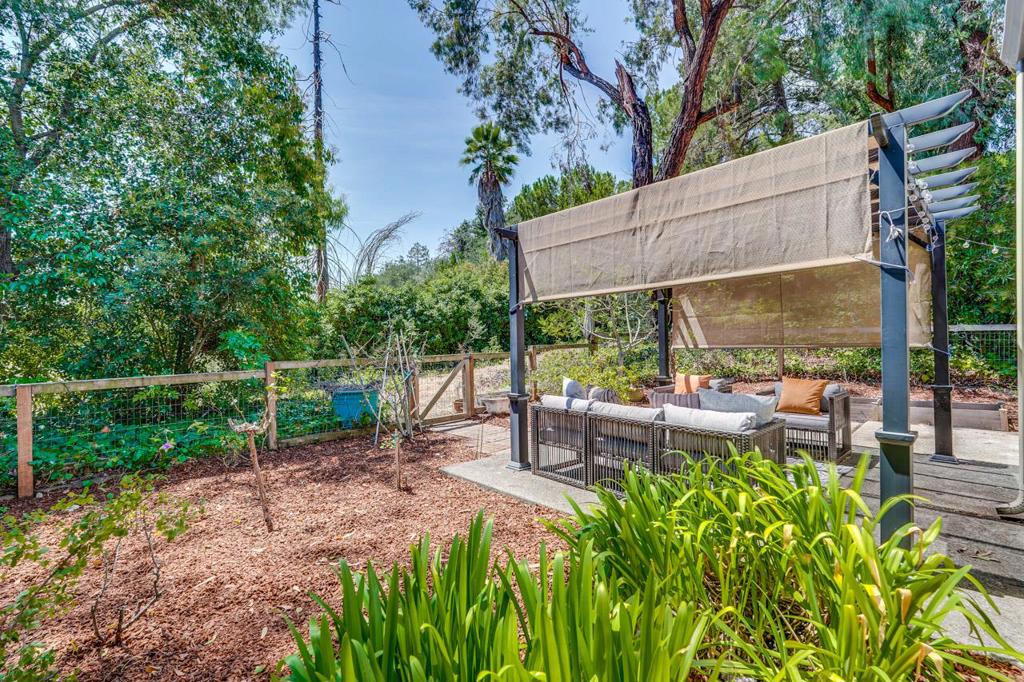 916 Rosette Terrace Property Photo 12