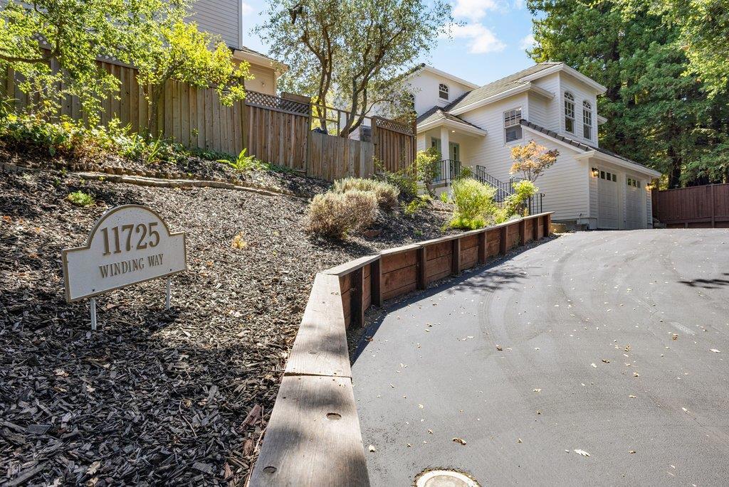 11725 Winding Way Property Photo 3