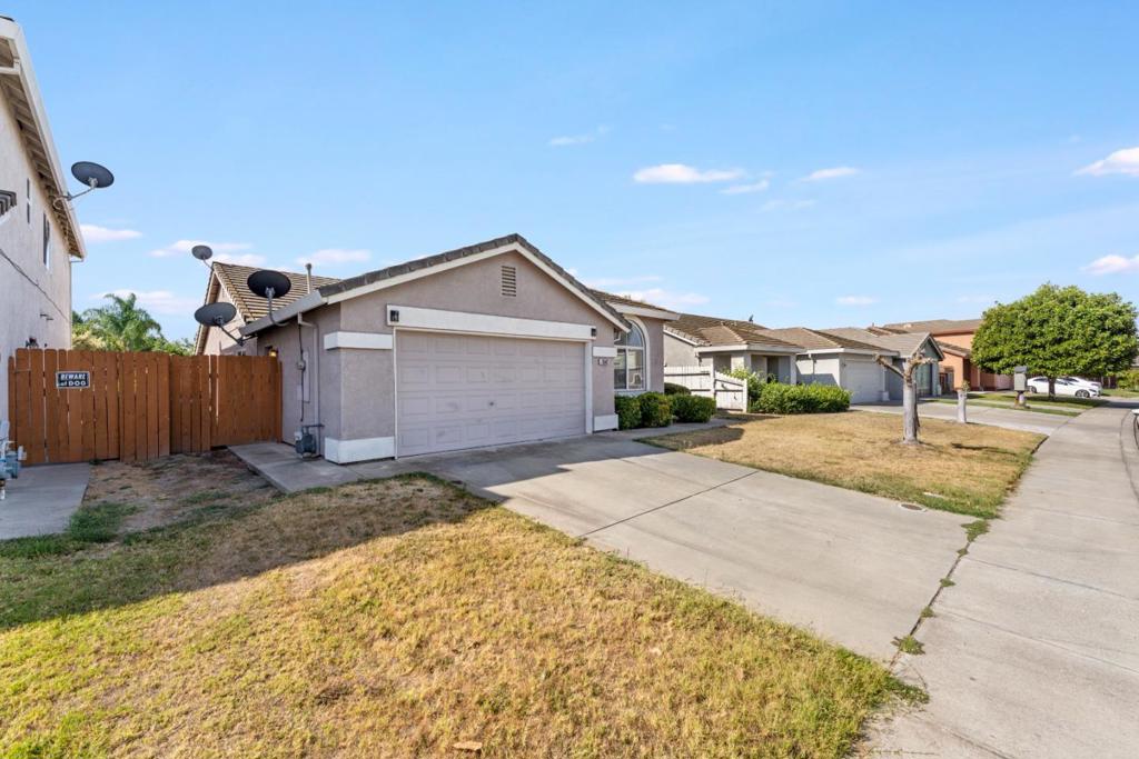 1542 Venice Circle Property Photo 2