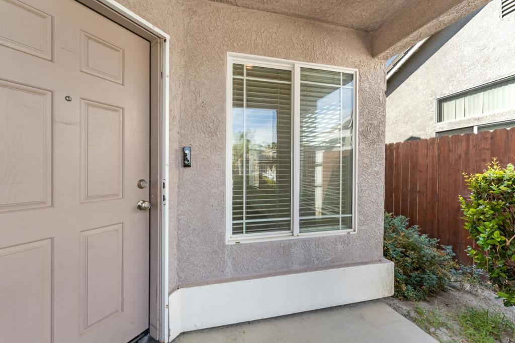 1542 Venice Circle Property Photo 3