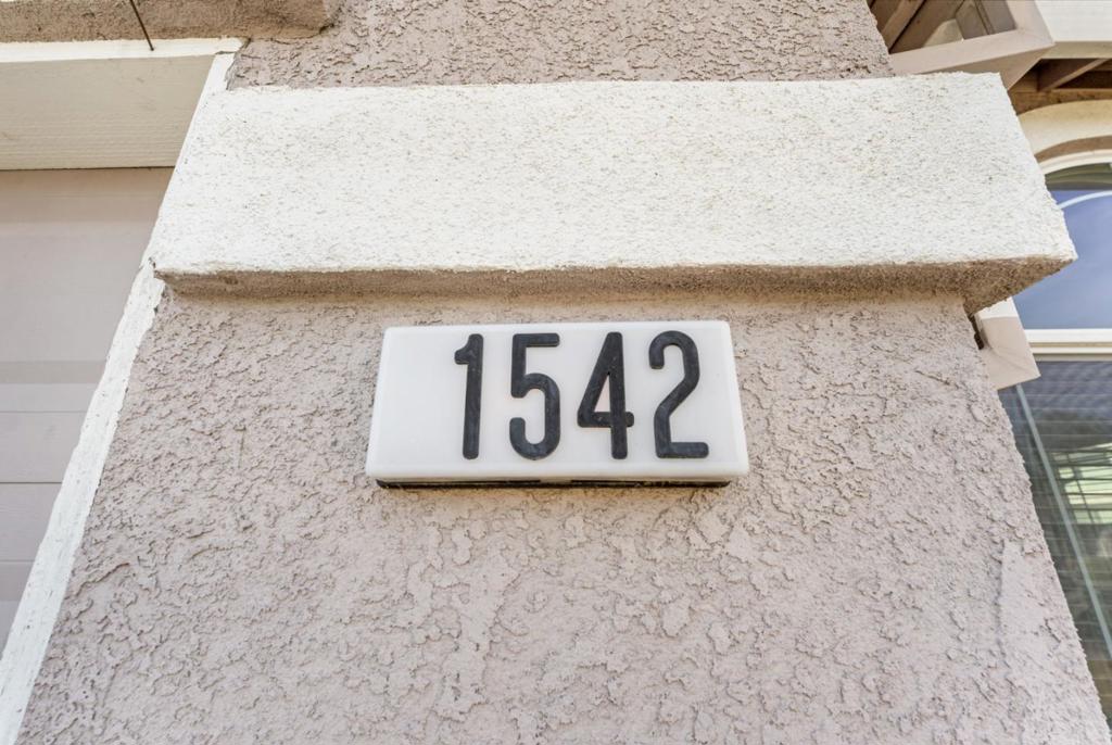 1542 Venice Circle Property Photo 4