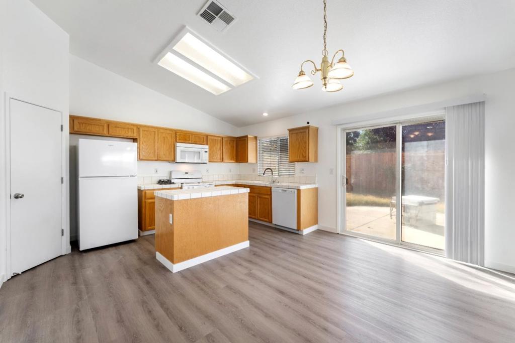 1542 Venice Circle Property Photo 11
