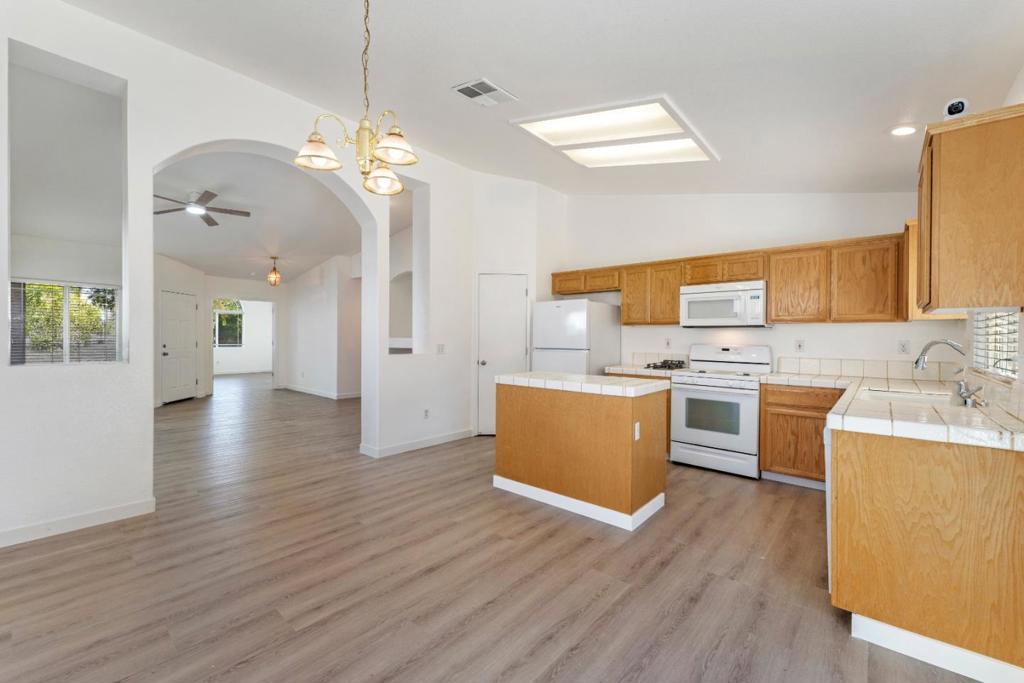 1542 Venice Circle Property Photo 12
