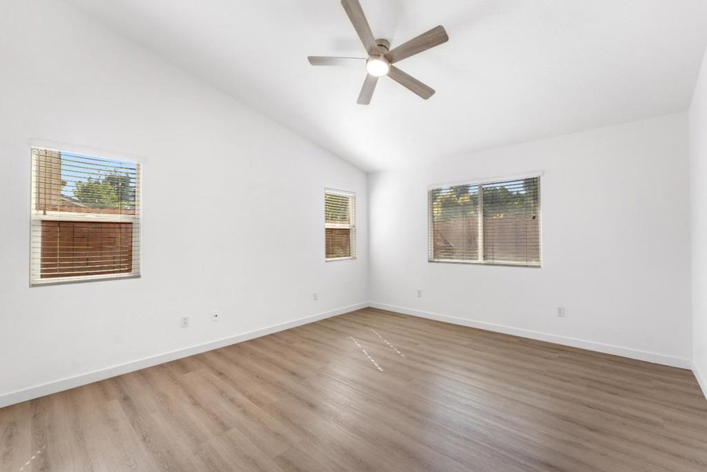 1542 Venice Circle Property Photo 24