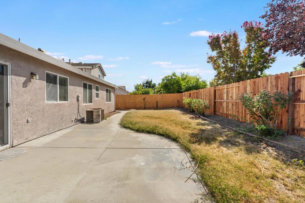1542 Venice Circle Property Photo 33