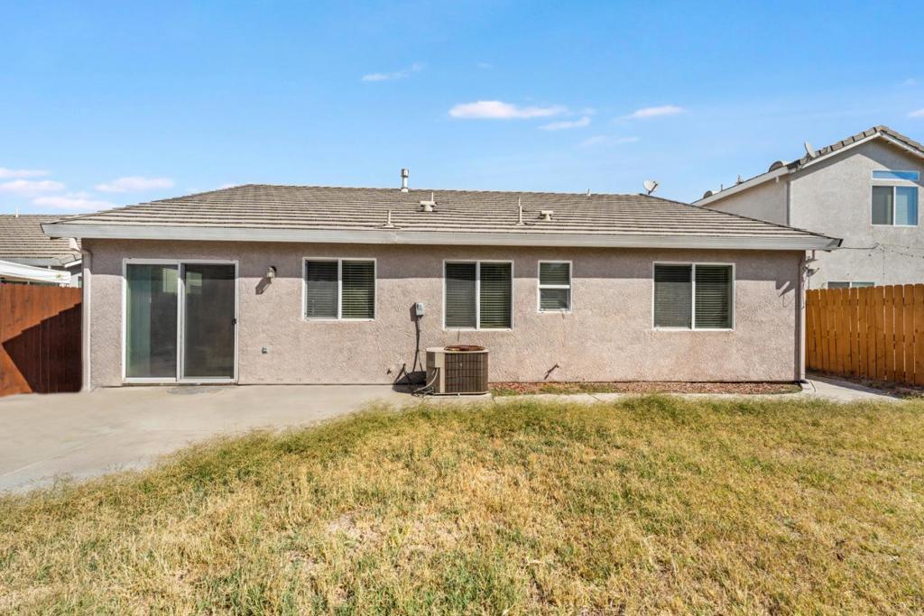1542 Venice Circle Property Photo 34